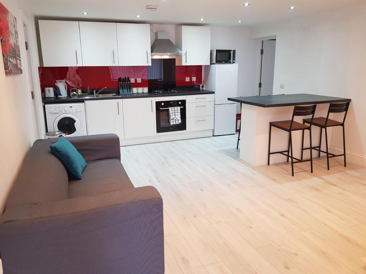 Central Windsor 2 Bedroom Flat With Free Parking Exterior foto