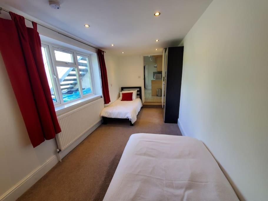 Central Windsor 2 Bedroom Flat With Free Parking Exterior foto